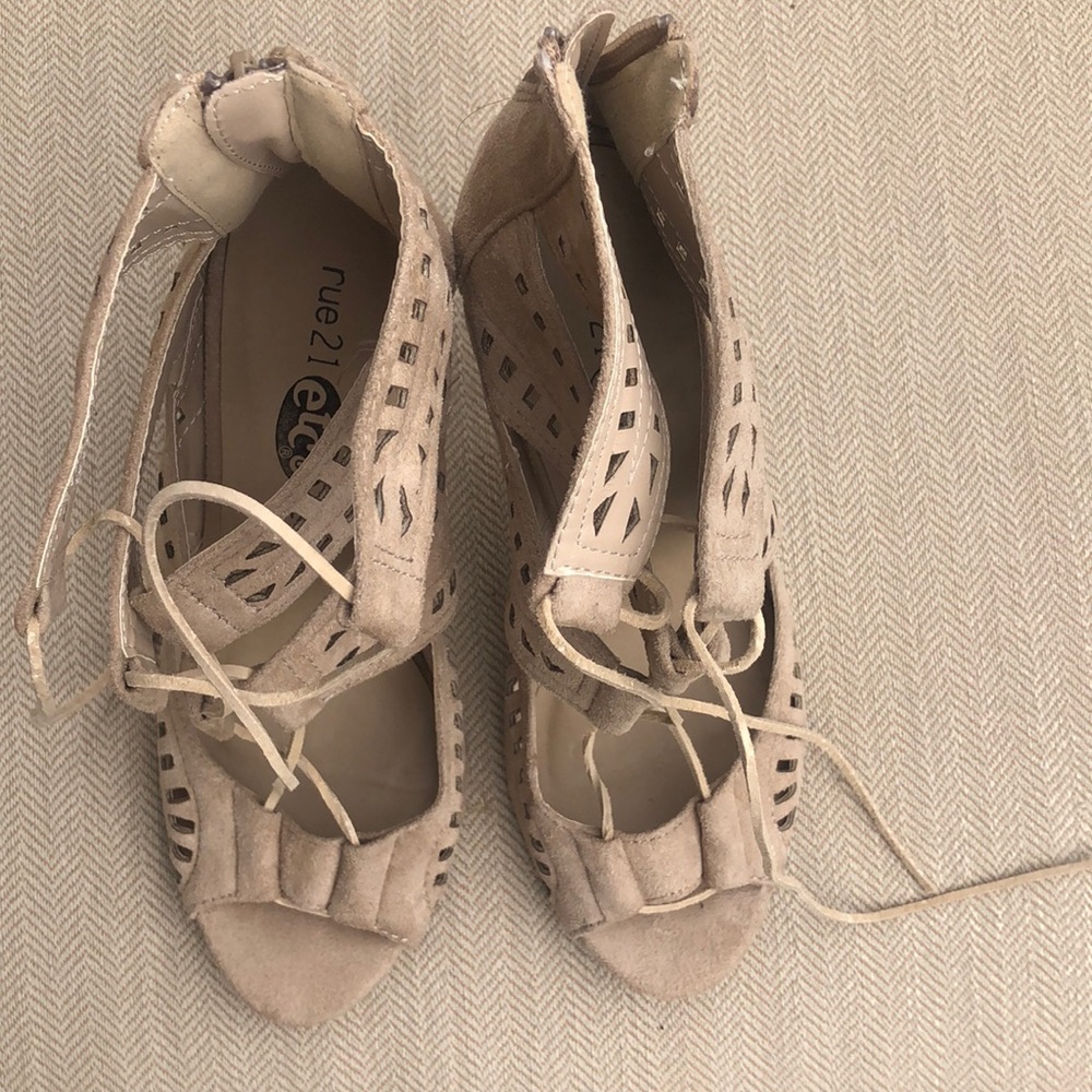 Neutral high heels pre loved